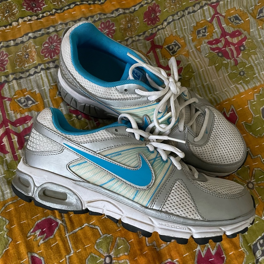 Nike Air Max Moto 9 Womens Size 9 White Blue Running Shoes